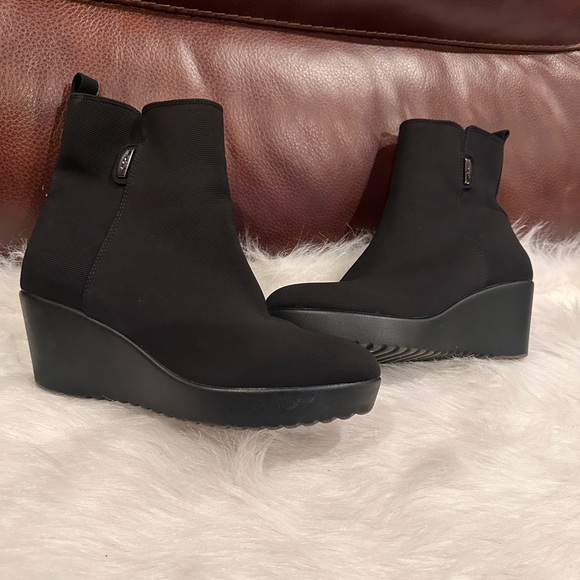 Velvet Ankle Boots in Mustard Yellow - Picture 11 of 16